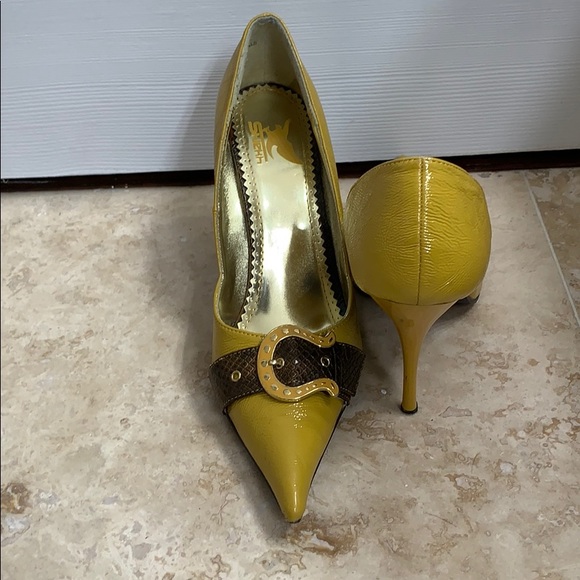 Heels - Picture 2 of 3